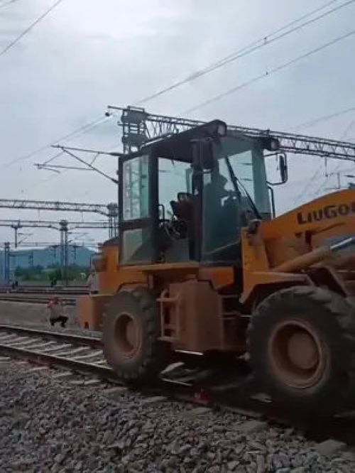高價回收煤礦廢舊電器件,監測監控設備,電液控配件,13753397559v同 施工現場實拍